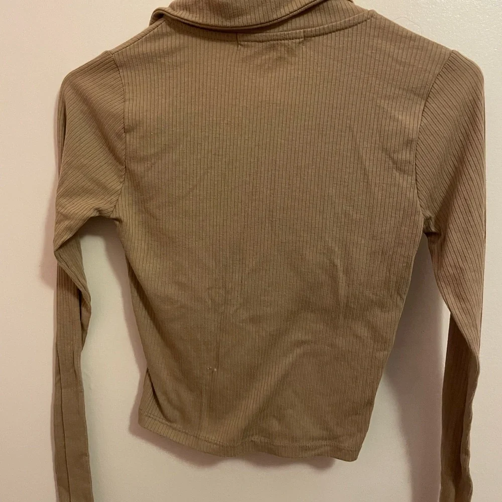 Women's Tan Ribbed Top - Picture 4 of 5